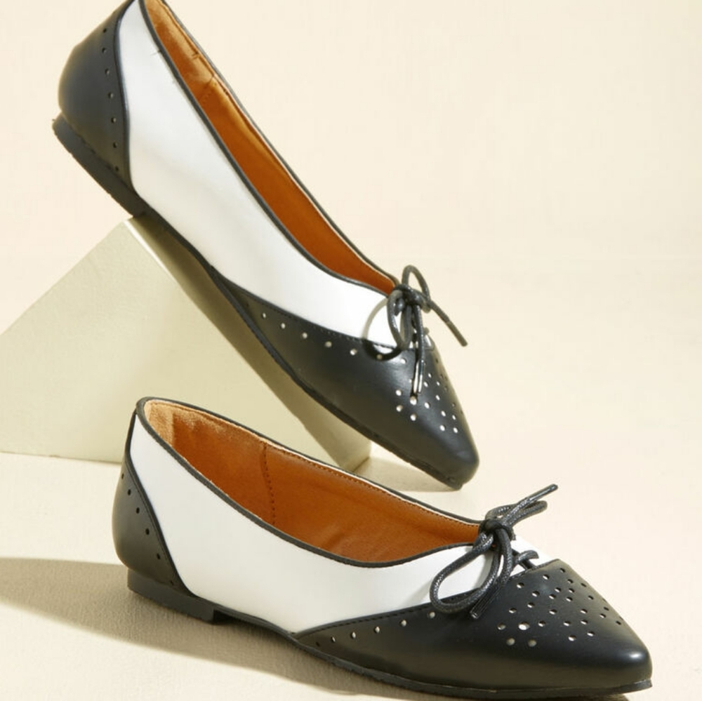 N.Y.L.A Black & White Saddle Shoe Flat 10 NIB